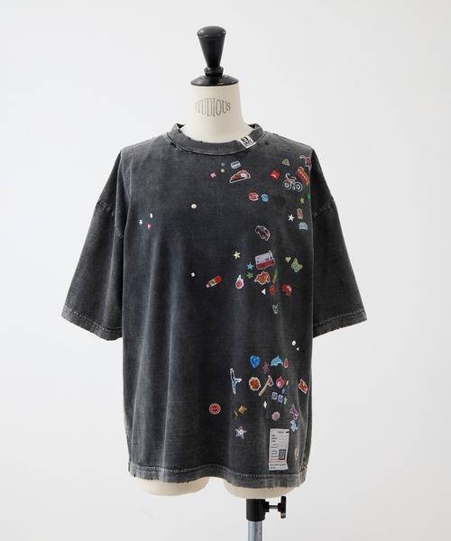 Maison MIHARA YASUHIRO（メゾンミハラヤスヒロ）の「【MIHARA YASUHIRO/ミハラヤスヒロ】BLEACHED KIDS STICKER TEE/ブリーチキッズステッカーT/ウォッシャブル（Tシャツ/カットソー・レディース・ブラック/グレー・38）」の2枚目の写真