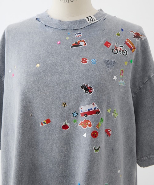 Maison MIHARA YASUHIRO（メゾンミハラヤスヒロ）の「【MIHARA YASUHIRO/ミハラヤスヒロ】BLEACHED KIDS STICKER TEE/ブリーチキッズステッカーT/ウォッシャブル（Tシャツ/カットソー・レディース・ブラック/グレー・38）」の11枚目の写真
