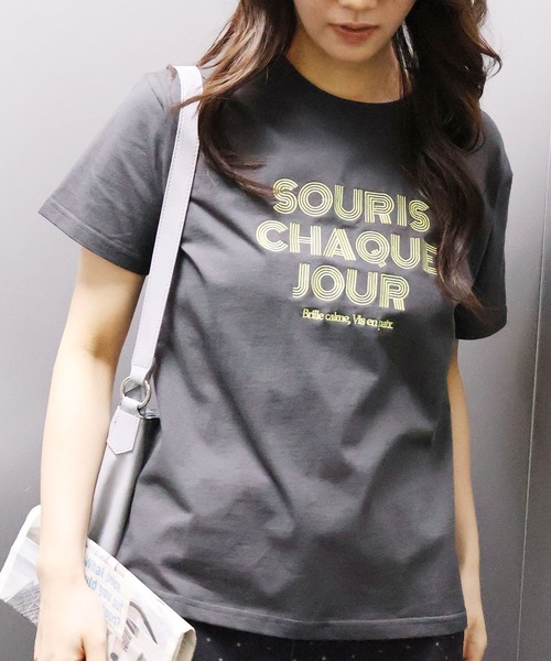 SpRay(スプレイ)の「ラインロゴ刺繍 Tシャツ(Tシャツ/カットソー・レディース・ブラウン/チャコールグレー/オフホワイト/ブラック/アイボリー・FREE)」の4枚目の写真