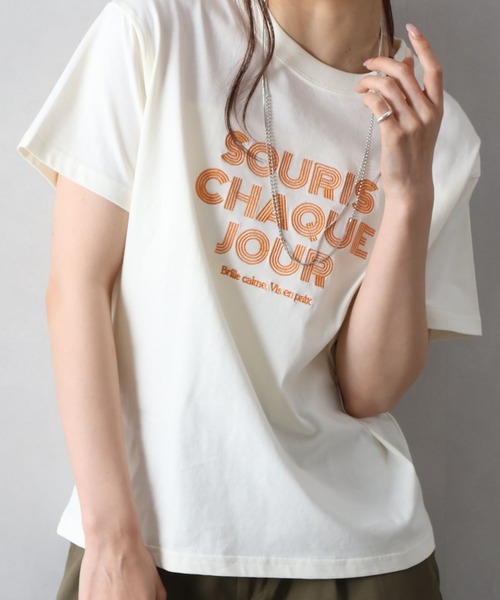 SpRay(スプレイ)の「ラインロゴ刺繍 Tシャツ(Tシャツ/カットソー・レディース・ブラウン/チャコールグレー/オフホワイト/ブラック/アイボリー・FREE)」の3枚目の写真