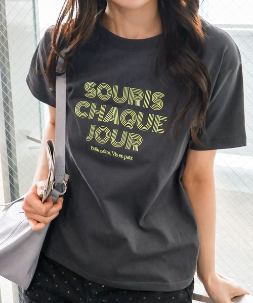 SpRay(スプレイ)の「ラインロゴ刺繍 Tシャツ(Tシャツ/カットソー・レディース・ブラウン/チャコールグレー/オフホワイト/ブラック/アイボリー・FREE)」の6枚目の写真