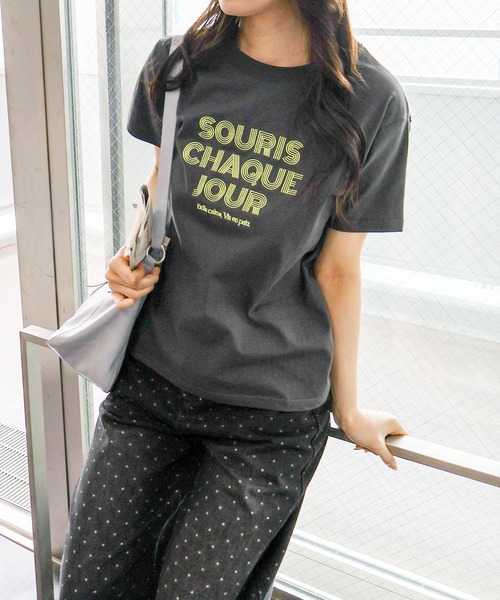 SpRay(スプレイ)の「ラインロゴ刺繍 Tシャツ(Tシャツ/カットソー・レディース・ブラウン/チャコールグレー/オフホワイト/ブラック/アイボリー・FREE)」の8枚目の写真
