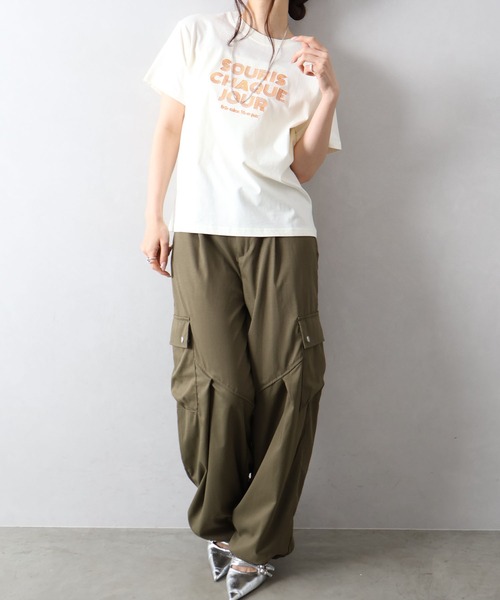 SpRay(スプレイ)の「ラインロゴ刺繍 Tシャツ(Tシャツ/カットソー・レディース・ブラウン/チャコールグレー/オフホワイト/ブラック/アイボリー・FREE)」の16枚目の写真