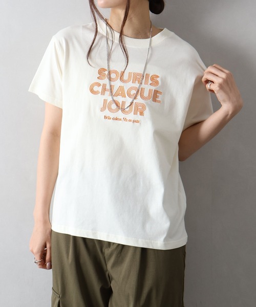 SpRay(スプレイ)の「ラインロゴ刺繍 Tシャツ(Tシャツ/カットソー・レディース・ブラウン/チャコールグレー/オフホワイト/ブラック/アイボリー・FREE)」の17枚目の写真
