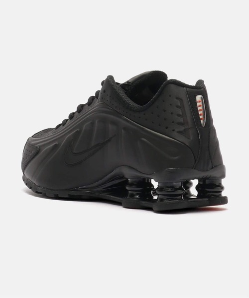 NIKE(ナイキ)の「NIKE W SHOX R4 AR3565-004(スニーカー・レディース・ブラック・25cm/24.5cm/24cm/23.5cm/23cm)」の3枚目の写真