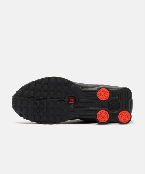 NIKE(ナイキ)の「NIKE W SHOX R4 AR3565-004(スニーカー・レディース・ブラック・25cm/24.5cm/24cm/23.5cm/23cm)」の4枚目の写真