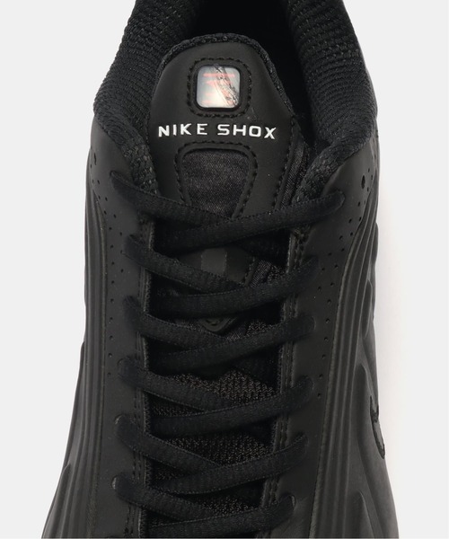 NIKE(ナイキ)の「NIKE W SHOX R4 AR3565-004(スニーカー・レディース・ブラック・25cm/24.5cm/24cm/23.5cm/23cm)」の6枚目の写真