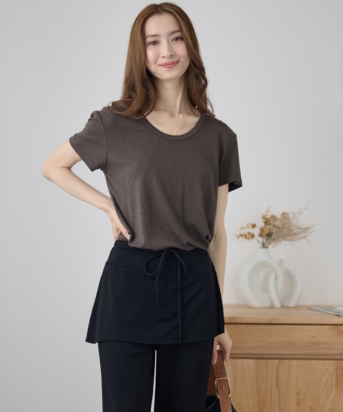 DAYRA(デイラ)の「無地 半袖 ラウンドネック Tシャツ トップス(Tシャツ/カットソー・レディース・ホワイト/チャコールグレー/ブラック/ベージュ/オリーブ/ピンク・FREE)」の12枚目の写真