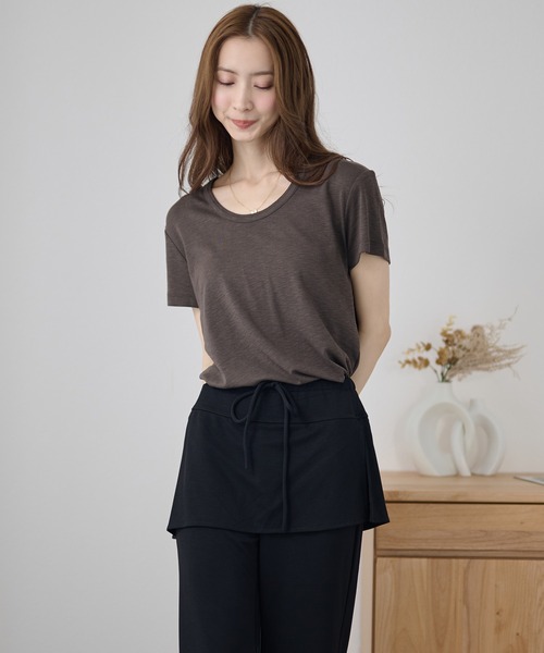 DAYRA(デイラ)の「無地 半袖 ラウンドネック Tシャツ トップス(Tシャツ/カットソー・レディース・ホワイト/チャコールグレー/ブラック/ベージュ/オリーブ/ピンク・FREE)」の13枚目の写真