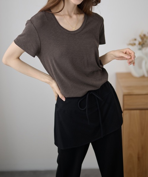 DAYRA(デイラ)の「無地 半袖 ラウンドネック Tシャツ トップス(Tシャツ/カットソー・レディース・ホワイト/チャコールグレー/ブラック/ベージュ/オリーブ/ピンク・FREE)」の14枚目の写真