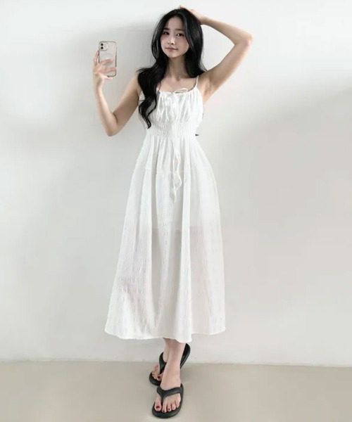 VIVID LADY(ビビッドレディー)の「リボン ギャザー キャミロングワンピース(ワンピース・レディース・ブラック/アイボリー/ライトブルー・FREE)」の18枚目の写真