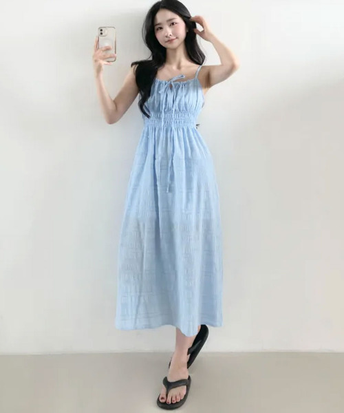 VIVID LADY(ビビッドレディー)の「リボン ギャザー キャミロングワンピース(ワンピース・レディース・ブラック/アイボリー/ライトブルー・FREE)」の15枚目の写真