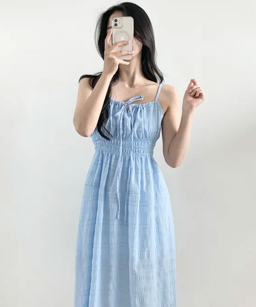 VIVID LADY(ビビッドレディー)の「リボン ギャザー キャミロングワンピース(ワンピース・レディース・ブラック/アイボリー/ライトブルー・FREE)」の13枚目の写真