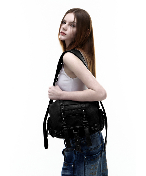 OPUS 0012(オーパス0012)の「Op. 10 VLAD STUDDED CROSS BAG BLACK(メッセンジャーバッグ・レディース・その他・FREE)」の3枚目の写真