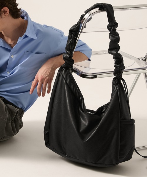 CLEL（クレイル）の「【CLEL】Gather Shoulder Bag / ギャザーショルダーバッグ（ショルダーバッグ・メンズ・ブラック/レッド・FREE）」の17枚目の写真