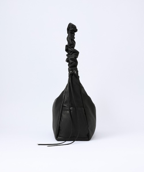 CLEL（クレイル）の「【CLEL】Gather Shoulder Bag / ギャザーショルダーバッグ（ショルダーバッグ・メンズ・ブラック/レッド・FREE）」の5枚目の写真