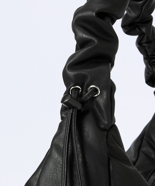 CLEL（クレイル）の「【CLEL】Gather Shoulder Bag / ギャザーショルダーバッグ（ショルダーバッグ・メンズ・ブラック/レッド・FREE）」の9枚目の写真