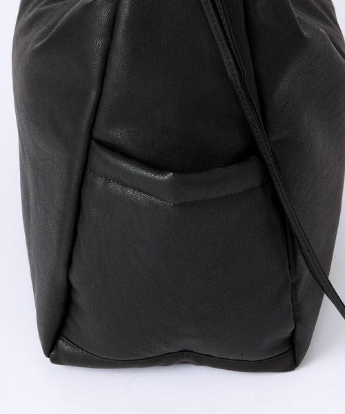 CLEL（クレイル）の「【CLEL】Gather Shoulder Bag / ギャザーショルダーバッグ（ショルダーバッグ・メンズ・ブラック/レッド・FREE）」の10枚目の写真