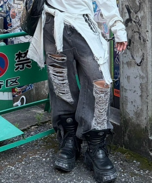 Never mind the XU(ネバーマインドザエックスユー)の「【Never mind the XU】washing gray damage denim pants / 【ネバーマインド ザ エックスユー】ダメージデニムパンツ(デニムパンツ・メンズ・ブラック・M/L)」の1枚目の写真