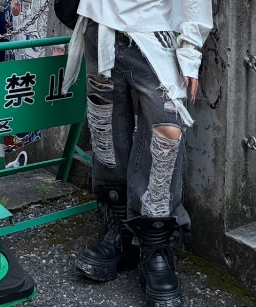 Never mind the XU(ネバーマインドザエックスユー)の「【Never mind the XU】washing gray damage denim pants / 【ネバーマインド ザ エックスユー】ダメージデニムパンツ(デニムパンツ・メンズ・ブラック・M/L)」の3枚目の写真