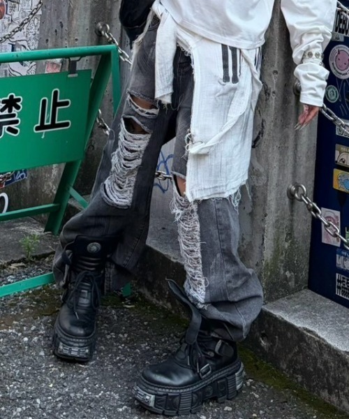 Never mind the XU(ネバーマインドザエックスユー)の「【Never mind the XU】washing gray damage denim pants / 【ネバーマインド ザ エックスユー】ダメージデニムパンツ(デニムパンツ・メンズ・ブラック・M/L)」の4枚目の写真