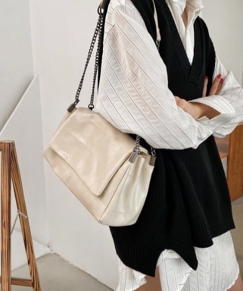 LADY LIKE（レディライク）の「【春夏新作】シンプルチェーンショルダバッグ（ショルダーバッグ・レディース・オフホワイト/ブラック・F）」の3枚目の写真