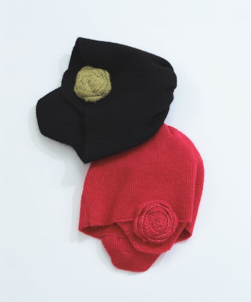 Casselini(キャセリーニ)の「【別注】Casselini / フラワー ニット帽(ニットキャップ/ビーニー・レディース・レッド系その他3/ブラック・ONE SIZE)」の2枚目の写真