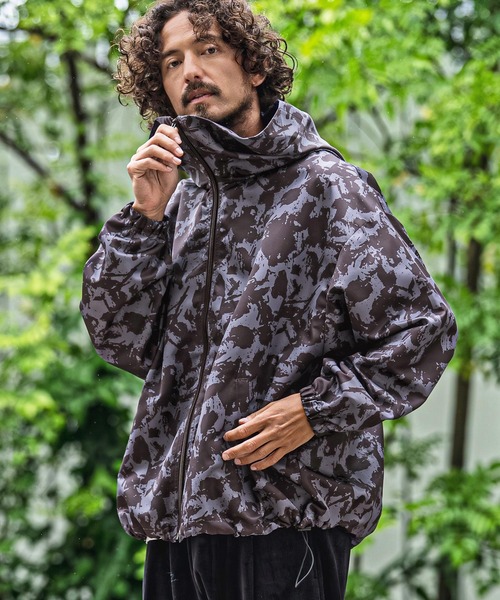 CAMBIO(カンビオ)の「mj11679- 総柄プリントフーディブルゾン(CMB-R0224)(ブルゾン・メンズ・ブルーグレー/ブラック/ベージュ・L/M/S)」の2枚目の写真