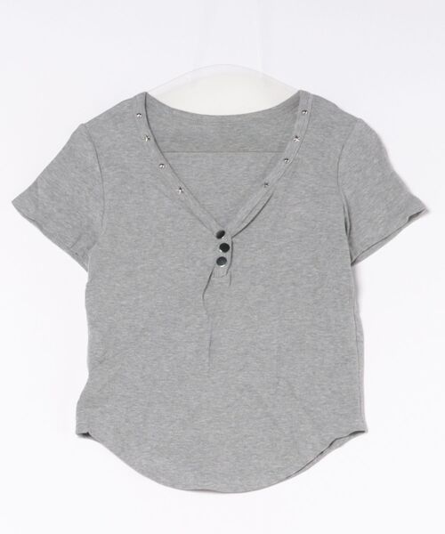 MEMECLE(メメクル)の「【 MEMECLE / メメクル 】スタースタッズ フロントボタンリブトップス(Tシャツ/カットソー・レディース・ベージュ/ホワイト/グレー/ブラック・FREE)」の7枚目の写真