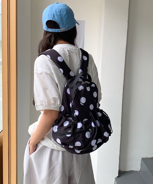 FINEnough（ファインナフ）の「ダブルポケットドット柄リュックサック（ショルダーバッグ・レディース・ホワイト/ブラック・FREE）」の10枚目の写真