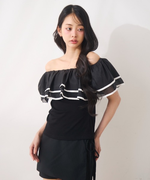 Noelie(ノエリー)の「シフォンフリルオフショルトップス(Tシャツ/カットソー・レディース・ベージュ/ブラック/ホワイト・FREE)」の2枚目の写真