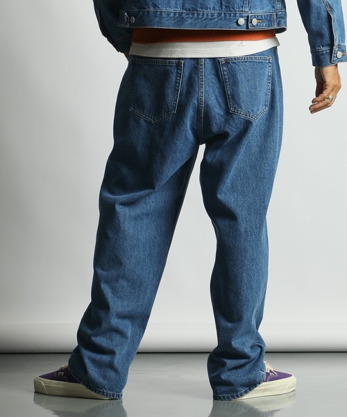 The DUFFER of ST.GEORGE(ザダファーオブセントジョージ)の「5POCKET DENIM PANTS:セットアップ対応 5ポケット ストレート デニムパンツ / バイオブリーチ / ユーズド加工(デニムパンツ・メンズ・インディゴブルー・SMALL/MEDIUM/LARGE/X-LARGE)」の5枚目の写真