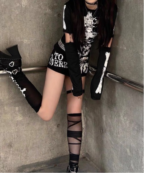 SILVER BULLET（シルバーバレット）の「『NOVESSEL/ノベセル』【3Way】骨デザイン セパレートトップス 【CN】（Tシャツ/カットソー・レディース・ブラック・M/S）」の3枚目の写真