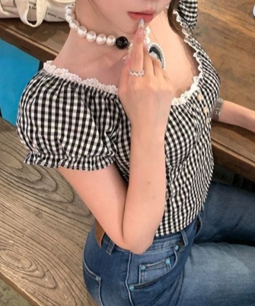 AVYL(アヴィル)の「レースフリル ギンガムチェックパフスリーブトップス(Tシャツ/カットソー・レディース・ブラック・M)」の3枚目の写真
