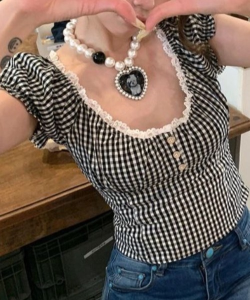 AVYL(アヴィル)の「レースフリル ギンガムチェックパフスリーブトップス(Tシャツ/カットソー・レディース・ブラック・M)」の5枚目の写真