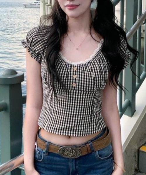 AVYL(アヴィル)の「レースフリル ギンガムチェックパフスリーブトップス(Tシャツ/カットソー・レディース・ブラック・M)」の6枚目の写真