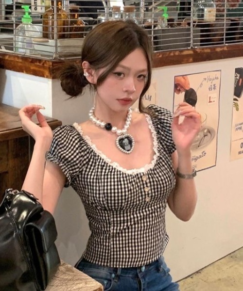 AVYL(アヴィル)の「レースフリル ギンガムチェックパフスリーブトップス(Tシャツ/カットソー・レディース・ブラック・M)」の7枚目の写真
