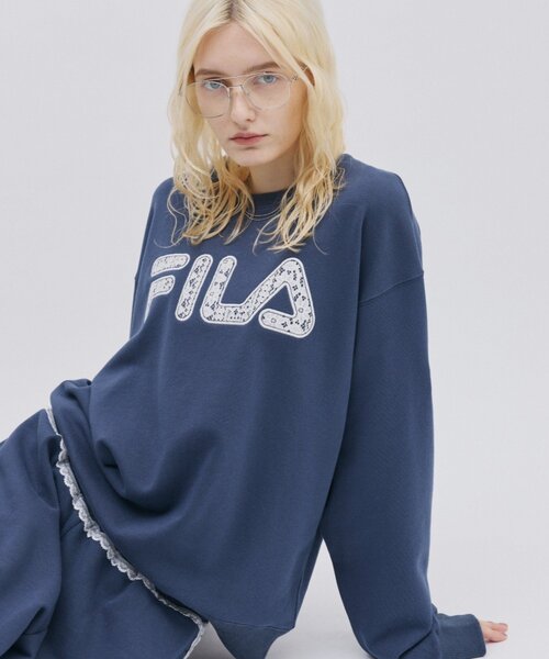FILA(フィラ)の「【 FILA 別注 】レースドッキング裏毛クルースウェット(スウェット・レディース・ネイビー/グレー・LARGE/MEDIUM)」の2枚目の写真