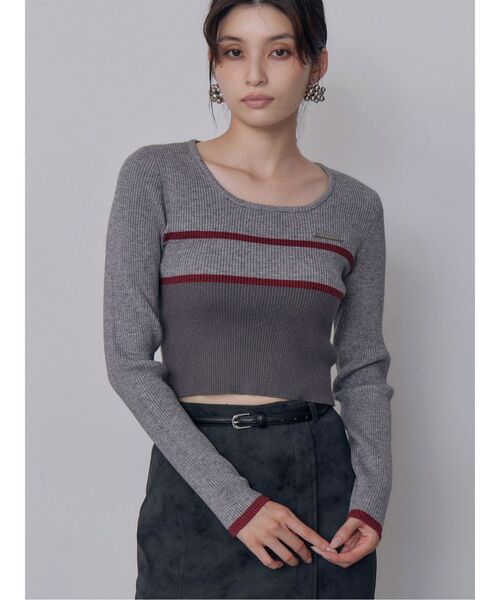MURUA（ムルーア）の「バイカラークロップドニット　秋服（ニット/セーター・レディース・ブラウン/グレー/レッド・FREE）」の2枚目の写真