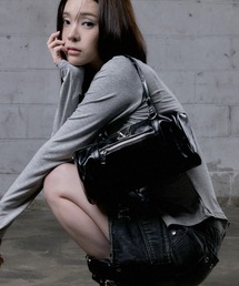 【MUCENT/ムセント】NOX METAL LOGO EYELET STRAP SHOULDER BAG UNISEX/ノックス メタル ロゴ アイレット ストラップ ショルダーバッグ ユニセックス