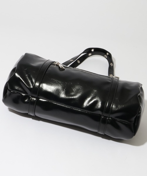 MUCENT（ムセント）の「【MUCENT/ムセント】NOX METAL LOGO EYELET STRAP SHOULDER BAG UNISEX/ノックス メタル ロゴ アイレット ストラップ ショルダーバッグ ユニセックス（ショルダーバッグ・レディース・ブラック・FREE）」の6枚目の写真