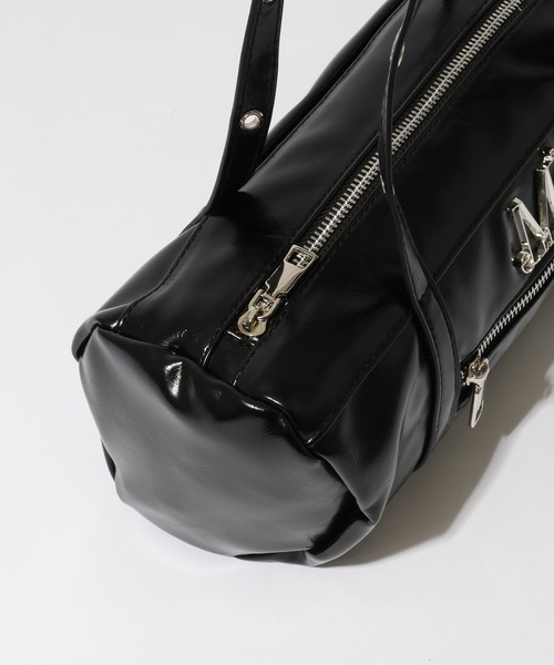 MUCENT（ムセント）の「【MUCENT/ムセント】NOX METAL LOGO EYELET STRAP SHOULDER BAG UNISEX/ノックス メタル ロゴ アイレット ストラップ ショルダーバッグ ユニセックス（ショルダーバッグ・レディース・ブラック・FREE）」の7枚目の写真