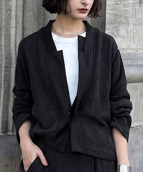 antiqua(アンティカ)の「異素材切り替え ショート丈 ジャケット(その他アウター・レディース・ブラック・ONESIZE)」の1枚目の写真