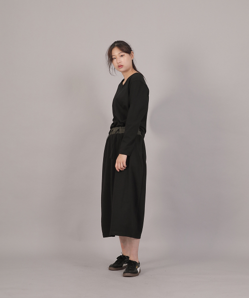 SAINTCREW（セントクルー）の「ミニマルソフトVネック長袖TシャツMSV-8A16ブラック（Tシャツ/カットソー・レディース・その他・FREE）」の7枚目の写真
