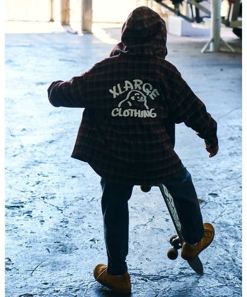 XLARGE KIDS(エクストララージキッズ)の「モータースポーツロゴ カットデニムパンツ(デニムパンツ・キッズ・ブラック/ブルー・80cm/90cm/110cm/120cm/130cm/140cm/100cm)」の7枚目の写真