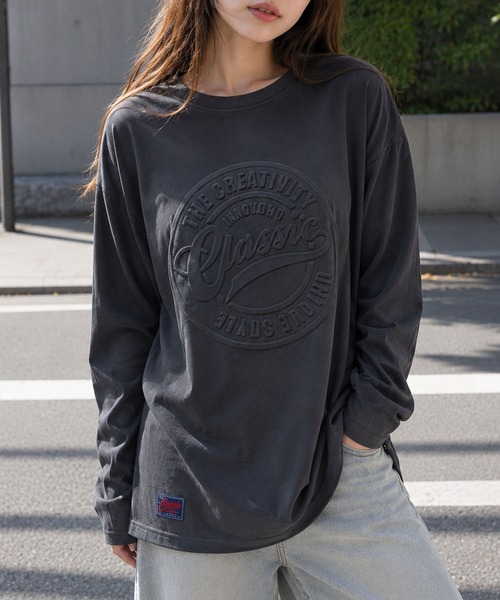 FINEnough（ファインナフ）の「エンボスロンT（Tシャツ/カットソー・レディース・チャコールグレー/ブラック/ベージュ/オフホワイト・FREE）」の9枚目の写真