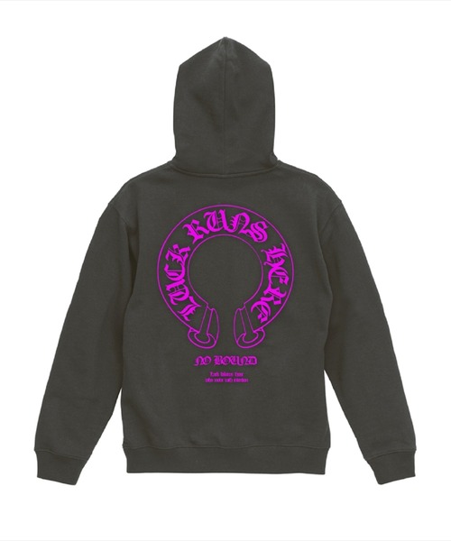 NOBOUND(ノーバウンド)の「NOBOUND(ノーバウンド) プルパーカー スウェット ホースシュー オールドイングリッシュロゴ ワンポイント プリント バックプリント 8.8オンス 裏毛 プルオーバーパーカー フーディー トップス ストリート メンズ レディース ユニセックス(パーカー・メンズ・ホワイト系1/ホワイト系2/ブラック系1/ブラック系2/ブラック系3/ブラック系4・S/M/L/XL)」の6枚目の写真