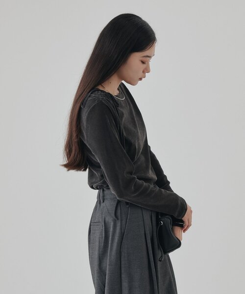Omekashi（オメカシ）の「ショルダーギャザーベロアロンT（Tシャツ/カットソー・レディース・チャコールグレー/ブラウン/オフホワイト・FREE）」の4枚目の写真