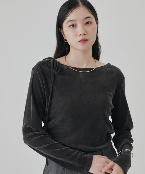 Omekashi（オメカシ）の「ショルダーギャザーベロアロンT（Tシャツ/カットソー・レディース・チャコールグレー/ブラウン/オフホワイト・FREE）」の5枚目の写真