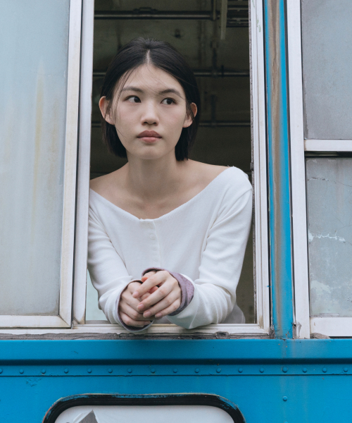 OHESHIO(オヘシオ)の「COLOR BLOCK BUTTON LONG SLEEVE, IVORY(Tシャツ/カットソー・レディース・その他・FREE)」の2枚目の写真